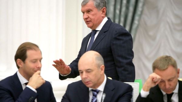 Россияне, сдавайте деньги в кассу: экспорт нефти и газа не может прокормить страну