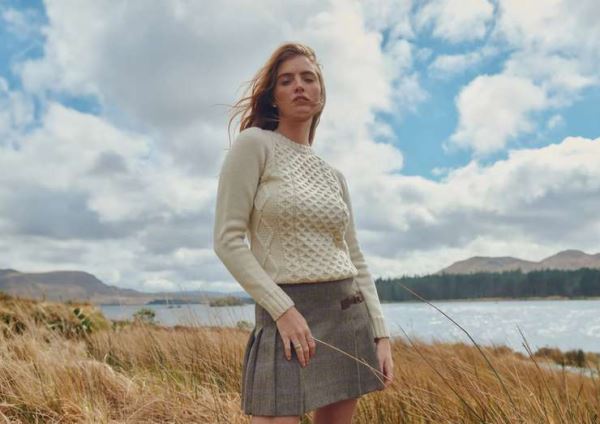 Утепляемся стильно: какие свитеры в моде осенью 2025