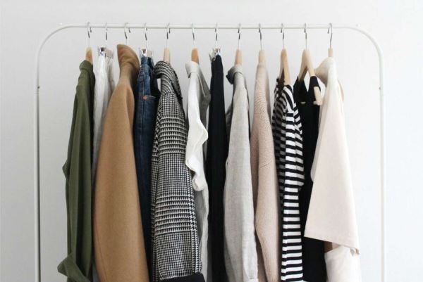 Как выбрать базовые вещи в 2025 году: что оставить в шкафу, а что обновить