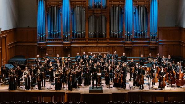 Полны коробочки: SHAMAN в Кремле и «Бриллиантовая бабочка» Никиты Михалкова