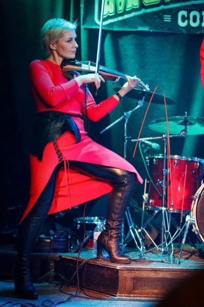 Голос урбанистической меланхолии — слушаем новый альбом петербургской группы «Сердце Тру»