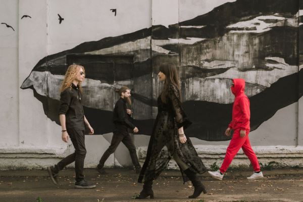 Новый клип Fibi Band «Вопреки» озаряет светом