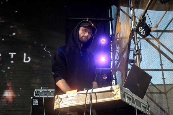 «Энергия чисел» и пост-рока. Слушаем новый EP Евгения Леоновича