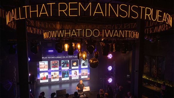 Полны коробочки: SHAMAN в Кремле и «Бриллиантовая бабочка» Никиты Михалкова