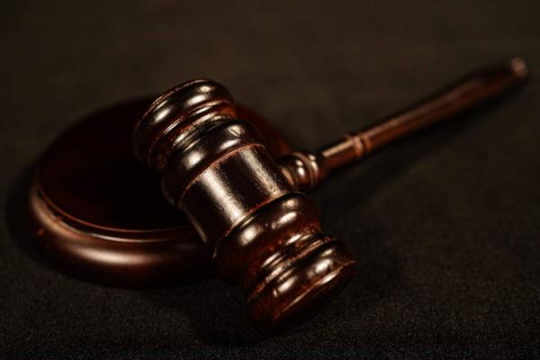 Привлекать за внешность: сможет ли Безруков запретить торговать масками с его лицом