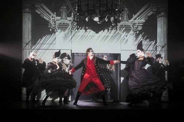 Над кем стебетесь: в театре Безрукова теперь есть хип-хоп «Ревизор»