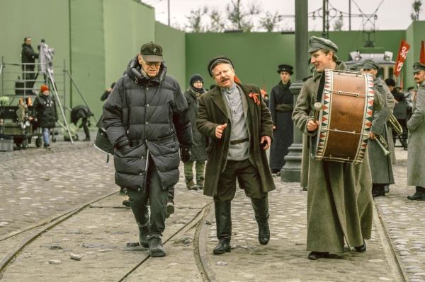 Андрей Кончаловский отвечает на&nbsp;вопросы сердитых зрителей: "Я&nbsp;писал не&nbsp;историю ВКП(б), а&nbsp;кинороман"