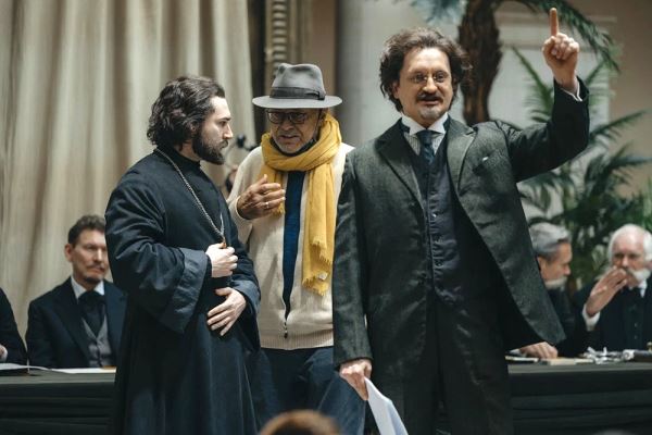 Андрей Кончаловский отвечает на&nbsp;вопросы сердитых зрителей: "Я&nbsp;писал не&nbsp;историю ВКП(б), а&nbsp;кинороман"