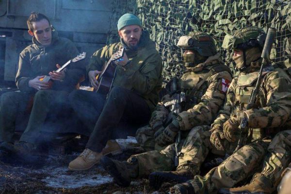 «В зоне боевых действий хотят слышать не только духоподъемные песни»