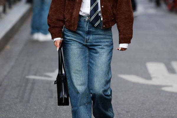 Кофе и «сигареты» — самые модные джинсы зимы, с какой обувью их носить