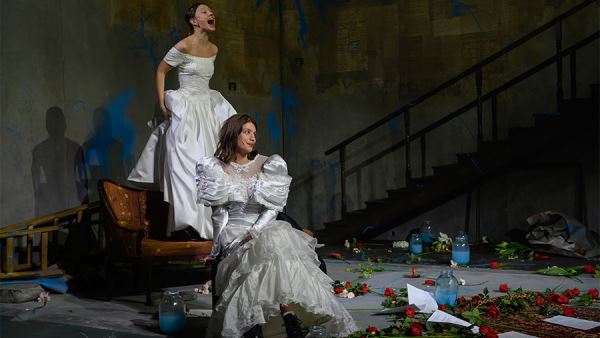 Психический театр: в МХТ зазвучал голос Юрия Бутусова