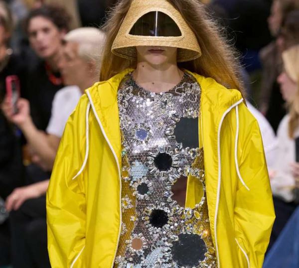 Зеленая фея: как и с чем носить трендовый цвет шартрез этой зимой