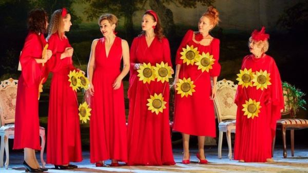 Дело не в обнаженке — странная рецензия в духе Эфроса