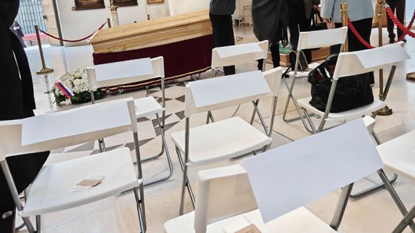 Свет в основе мира: в Париже простились с Эриком Булатовым