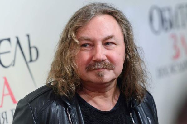 Привлекать за внешность: сможет ли Безруков запретить торговать масками с его лицом