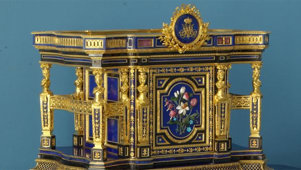 Полны коробочки: SHAMAN в Кремле и «Бриллиантовая бабочка» Никиты Михалкова