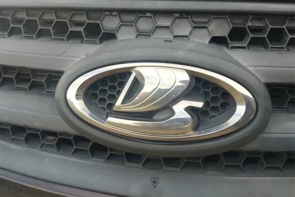 «АвтоВАЗ» прогнозирует падение продаж Lada в России на 23% в 2025 году