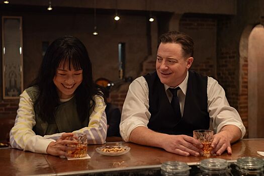 Зрители оценили драму «Семья в аренду» с Бренданом Фрейзером выше «Крушащей машины»